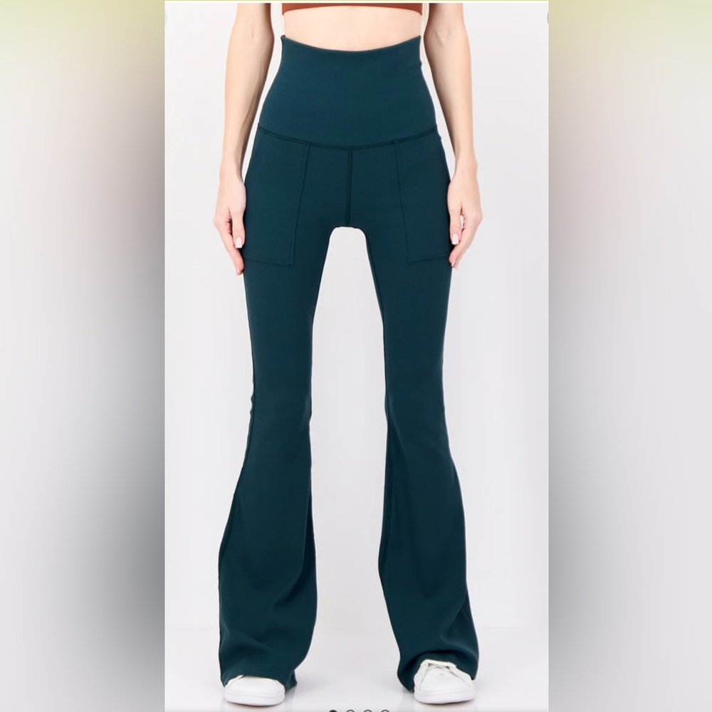 🛍️NWT Offline by Aerie Small Short Fit Ribbed Flare Pants Forest Green Color